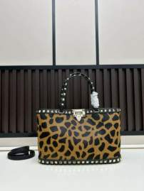 Picture of Valentino Handbags _SKUfw220856360fw